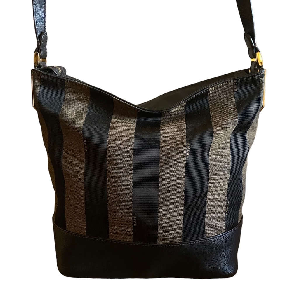 FENDI PEQUIN SHOULDER/CROSSBODY HANDBAG - AUTHENTIC & IN EUC